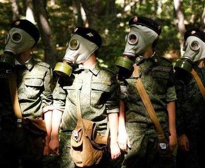 戰(zhàn)斗民族不是被空喊出來的，俄羅斯少年軍校為戰(zhàn)爭做準(zhǔn)備